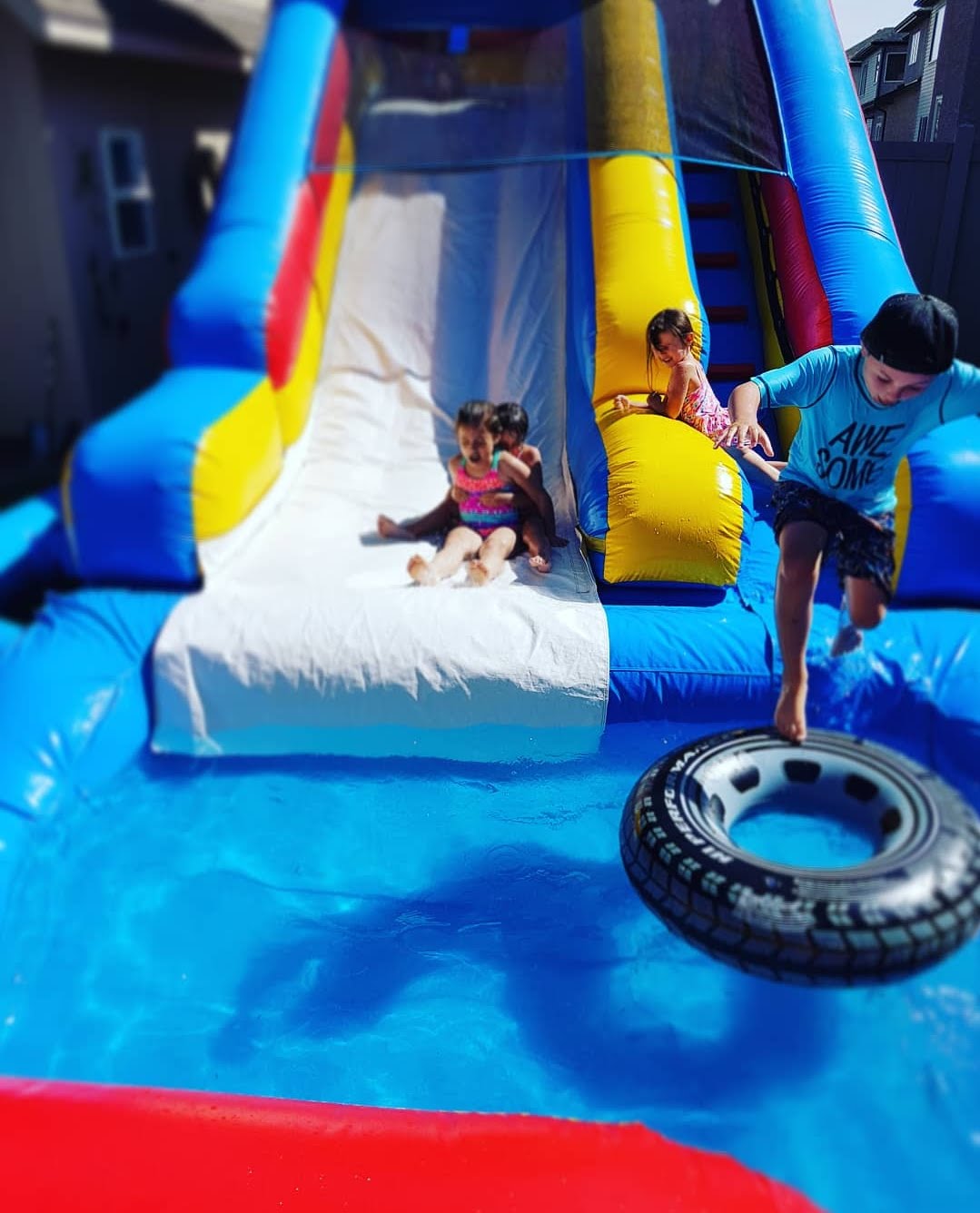Fun Party Rentals in Edmonton! Bouncy Castles, Mini Golf & More!